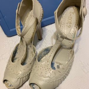 Vintage style t-strap 4” heels